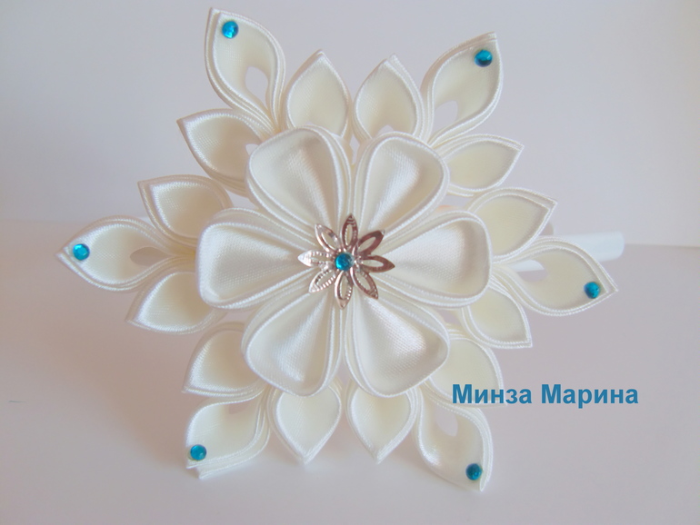 Снежинка на ленточке на ручку и ободок снежинка