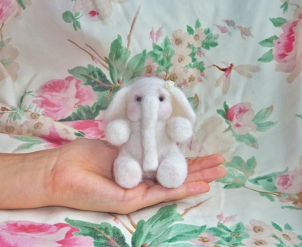 Первый опыт в фелтинге моей дочки!