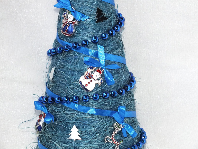 Еще две елочки.