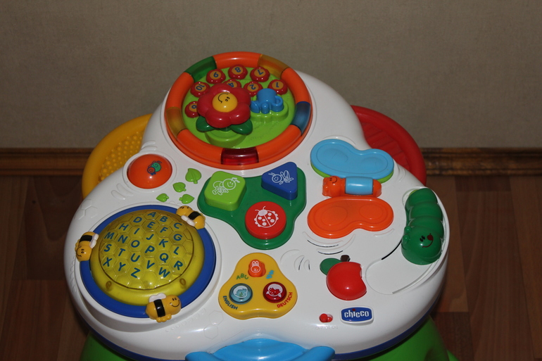говорящий развивающий стол chicco-1500 р.