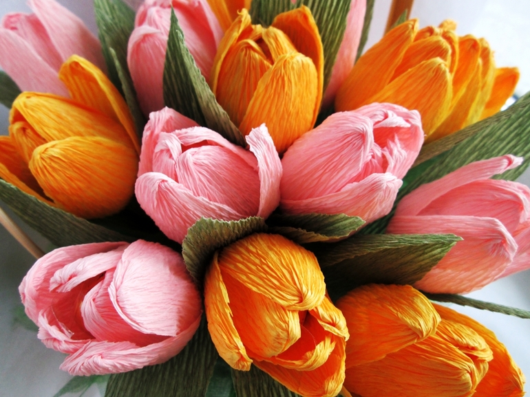 Корзинка с тюльпанами