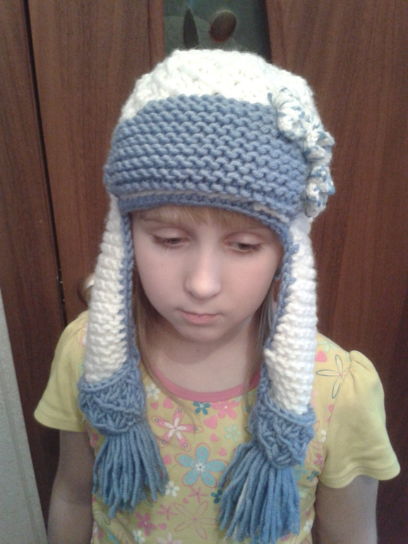 Шапка - ушанка и варежки-ёжики.