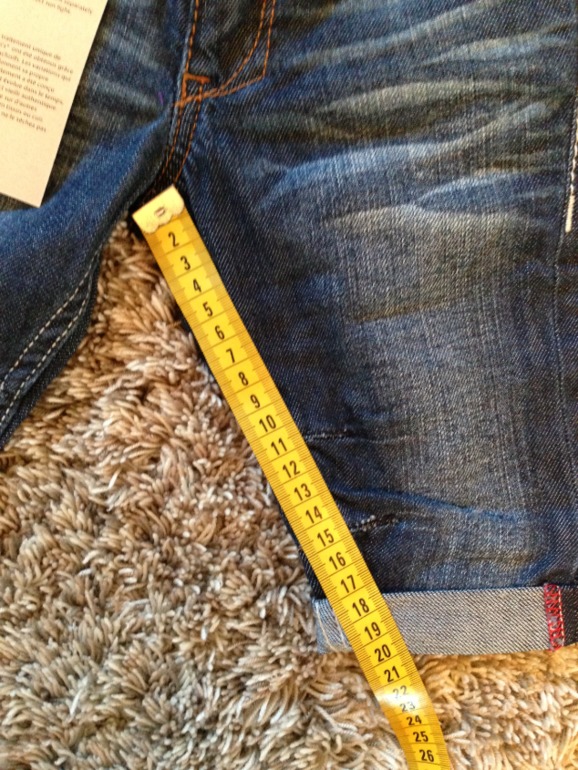 Свитерок ICEBERG р. 4 года, джинсовые бриджи LEVIS р. 3 года. РЕГИОН