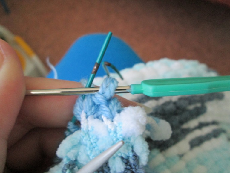 Курточка из помпонной пряжи