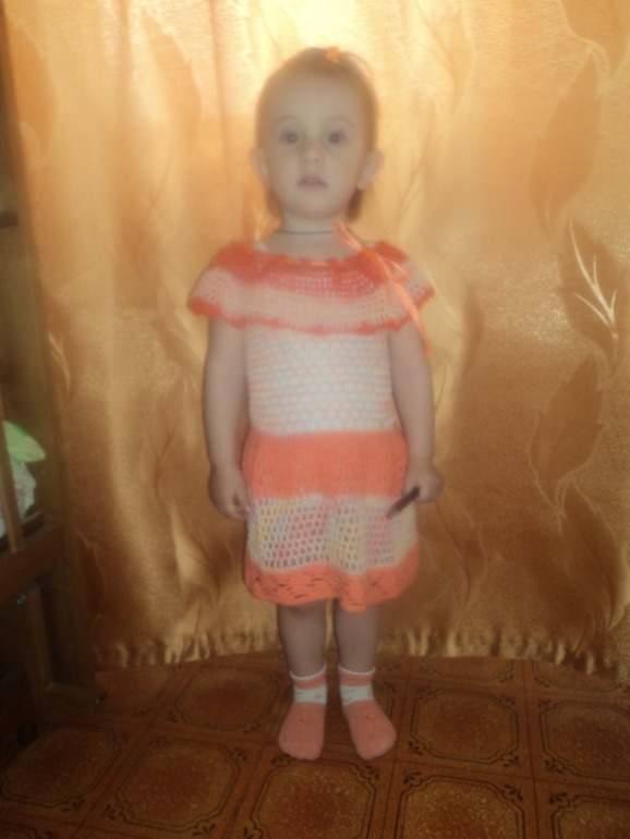 Вязаное платье на детский утренник.