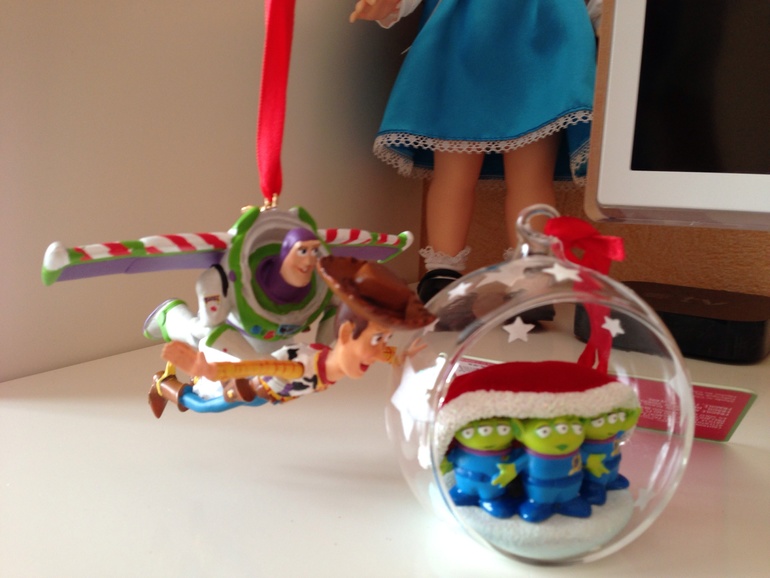 Новогодние игрушки Disney