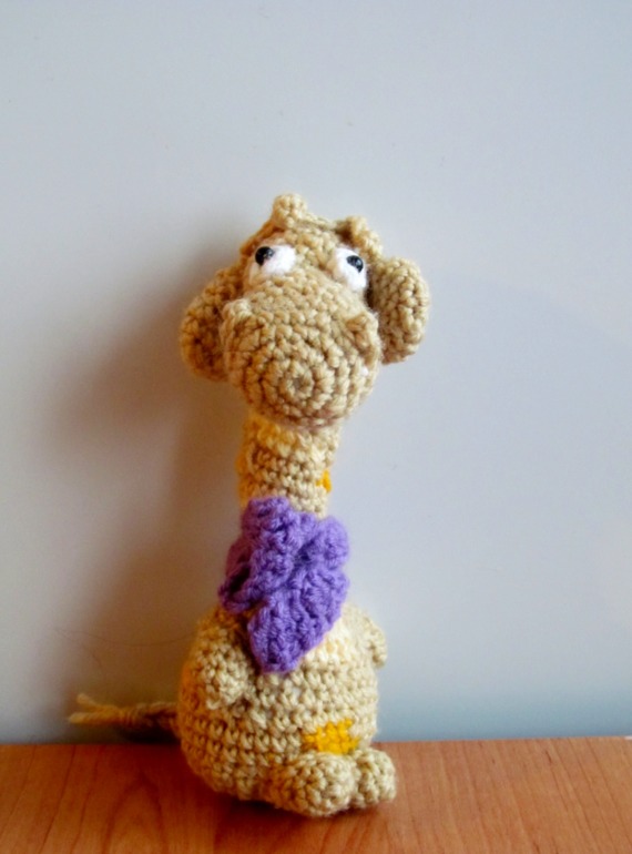 Вот такие милые игрушки вяжет моя 12 -ти летняя дочка!!!