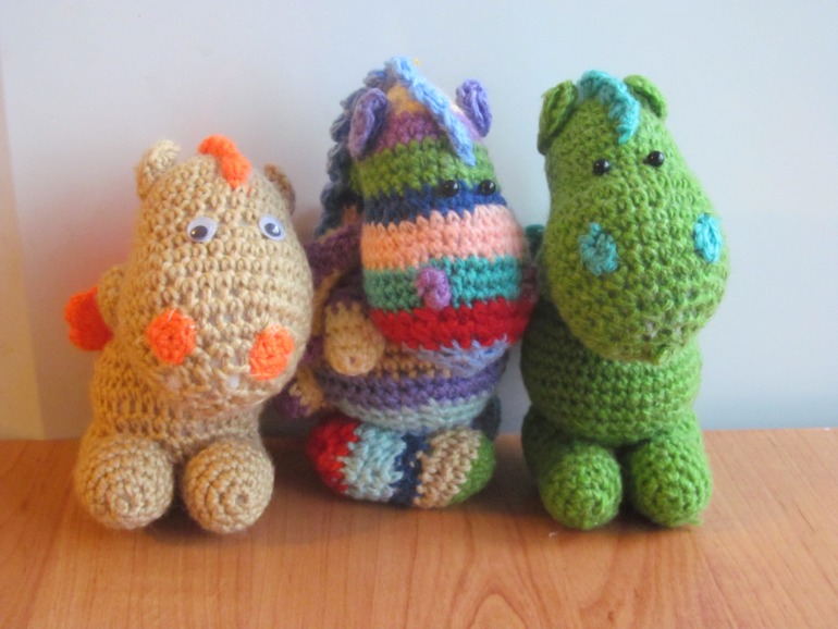 Вот такие милые игрушки вяжет моя 12 -ти летняя дочка!!!