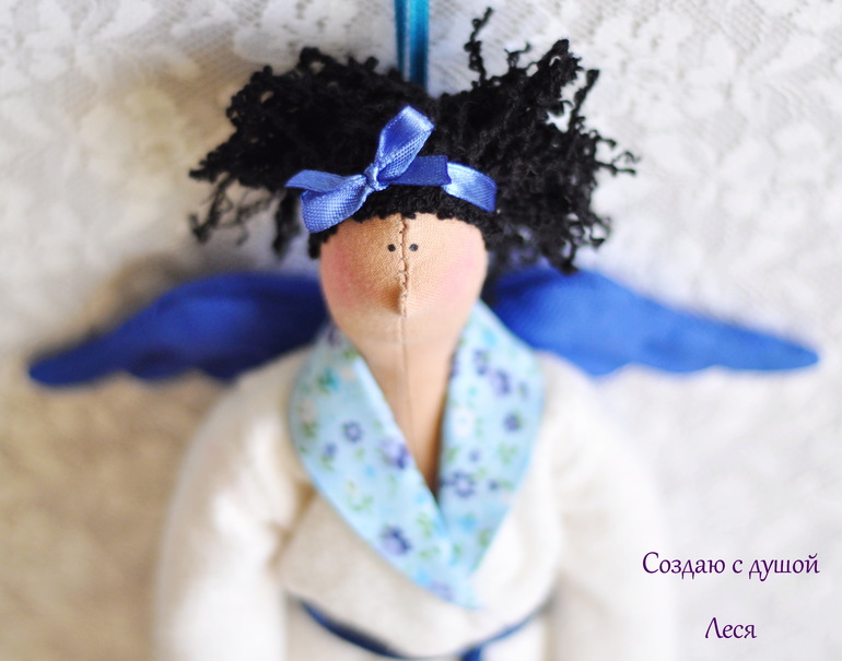 Фея ванной комнаты в синем