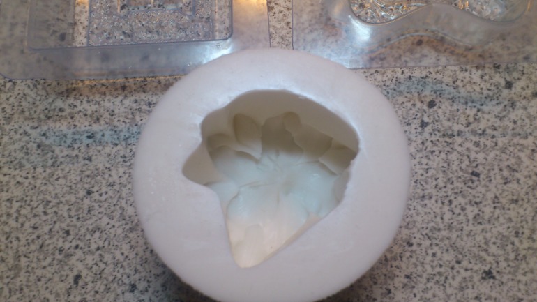 Провела ревизию. Распродаю-раздаю. Аромы+формы. Почта возможна!