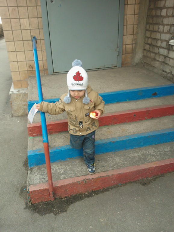 вот такую шапочку нам связала тетя на осень)))