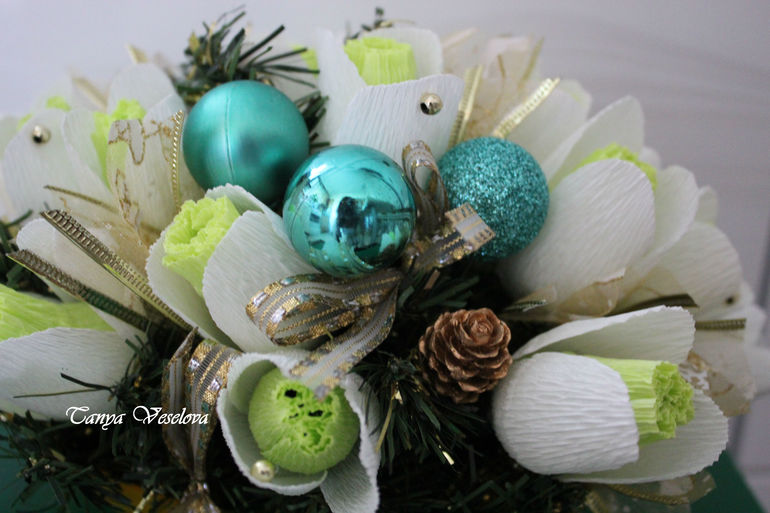 Мои первые подснежники, да еще и с Новогодней темой...