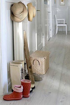 Белый паркет - очень маркий?