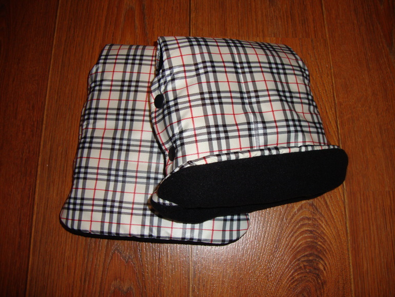 Варежки-муфточки. В наличии.