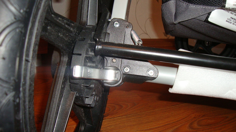 Коляска трехколесная BOB Revolution SE