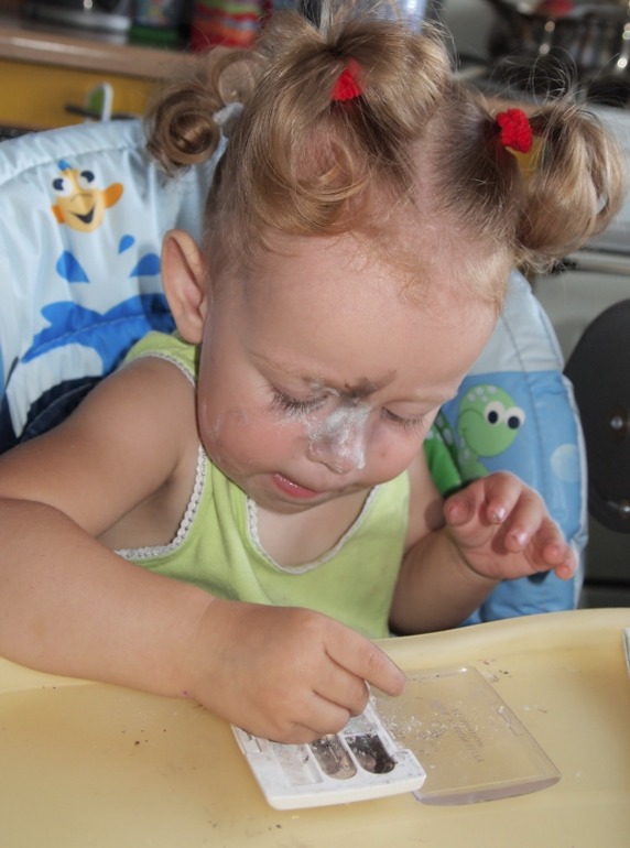 Любитнльница порисовать (на себе (фото))