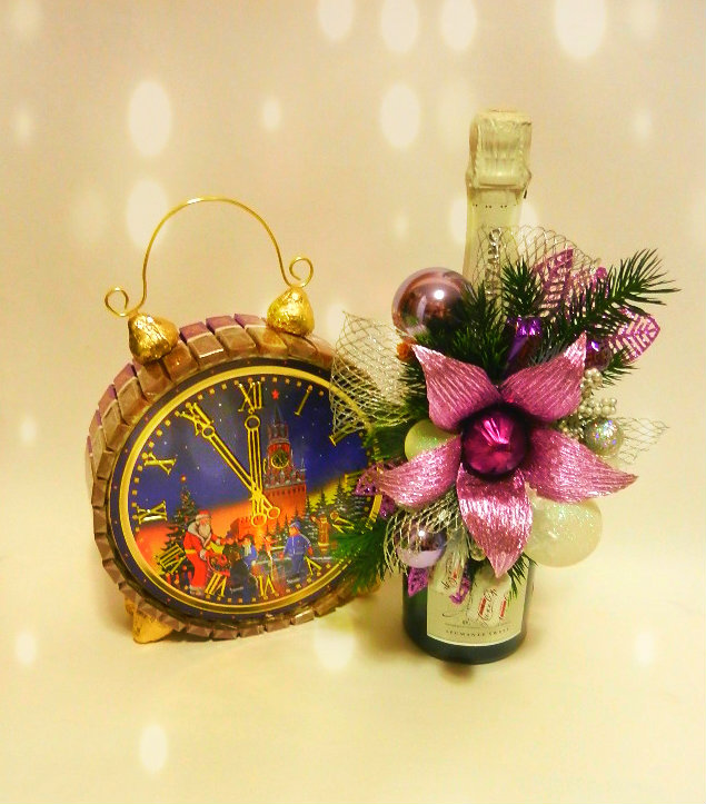 На часах без пяти, пока бабахнуть шампусика)))