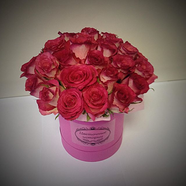 Малиновый букет с 29 розами UPPER SECRET