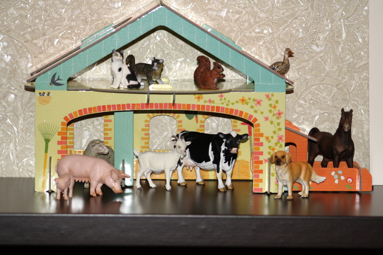 Djeco, Schleich, Larsen. Наши очередные приобретения.