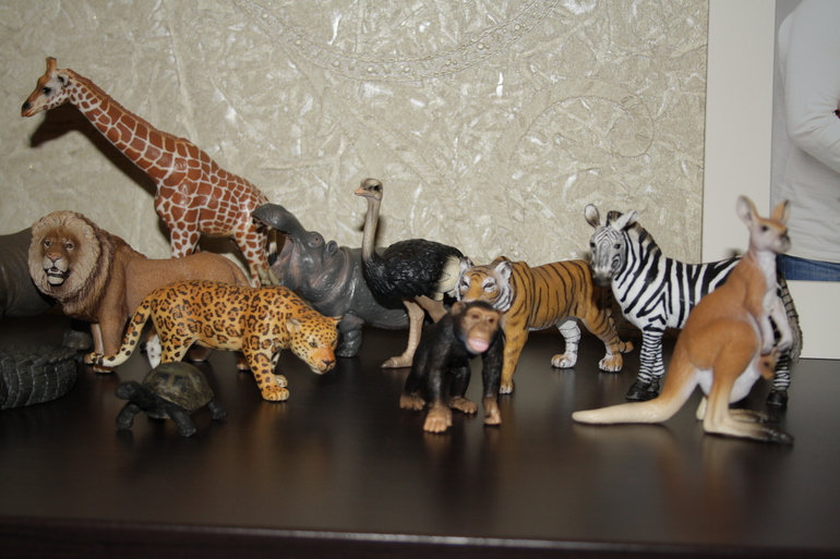 Djeco, Schleich, Larsen. Наши очередные приобретения.