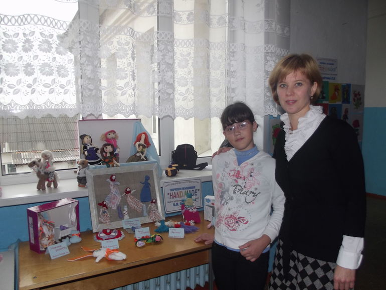 Выставка творческих объединений в школе