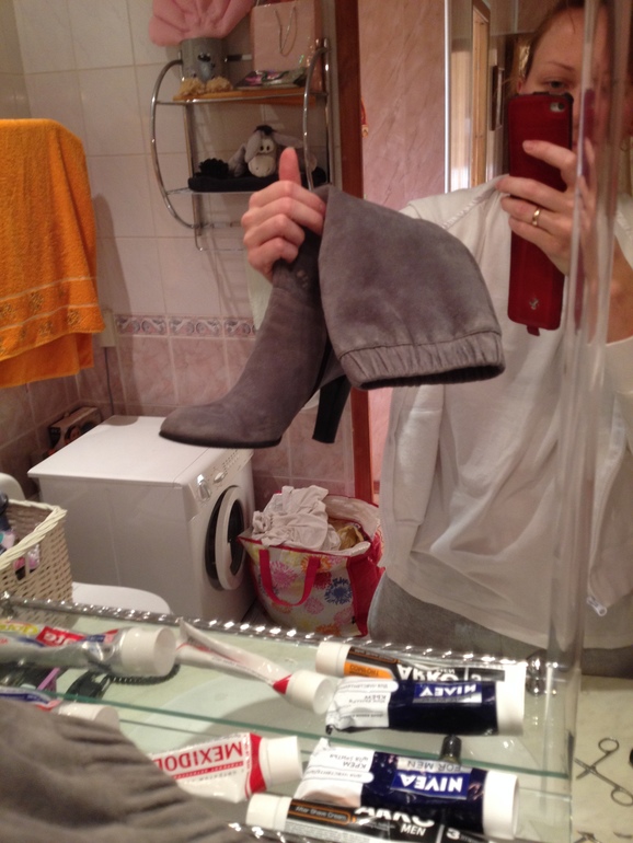 Серые замшевые сапоги 39 размера 700 рублей (весна-осень)