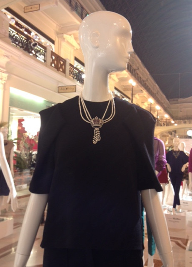 Выставка украшений Эвелины Хромченко