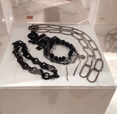 Выставка украшений Эвелины Хромченко