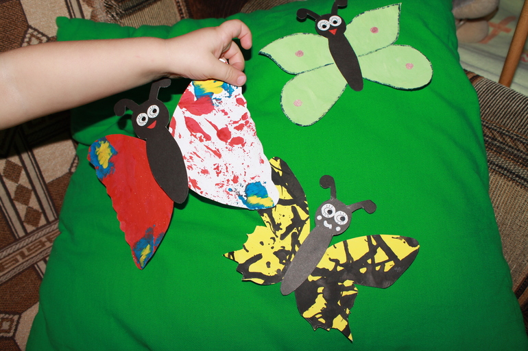 А у нас лето-бабочки порхают...