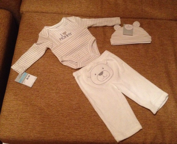 Первые вещички для малышки (Carters)