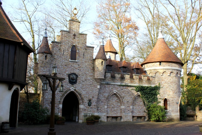 Nederland.  город Wageningen.  и парк Efteling