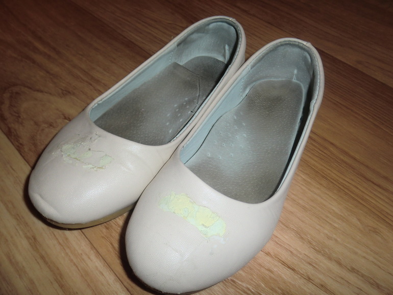 Что приклеить на балетки?