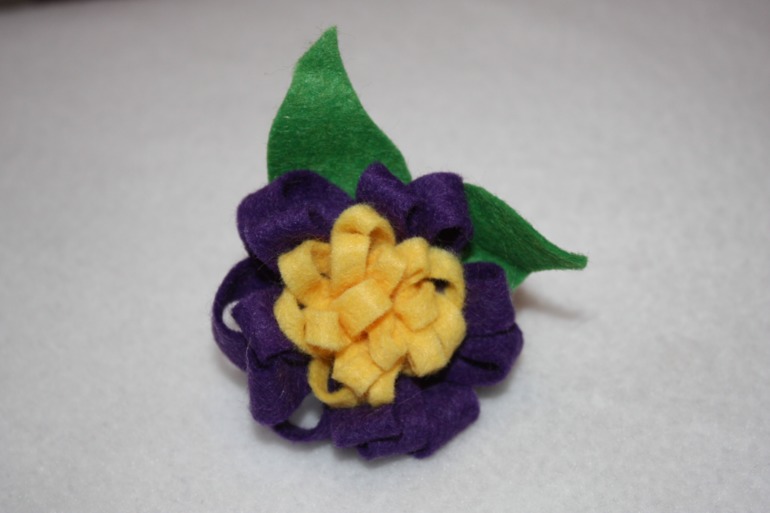 Первые резиночки с фетровыми цветами