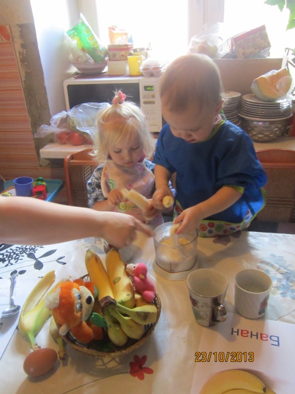 ФМ Готовим с детьми. Неделя 4, банановые оладьи и банановое молоко.