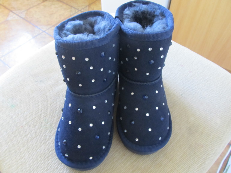 Продам угги UCC  27 размер