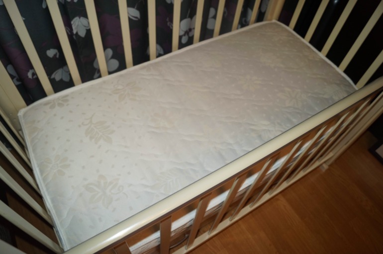 Кроватка Регина С-600 (Можга) + матрас+комод  (б/у)