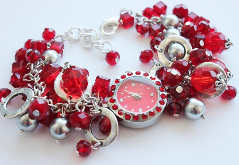 Часы "Красные"