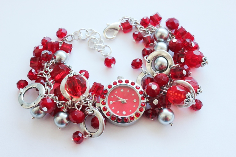 Часы "Красные"