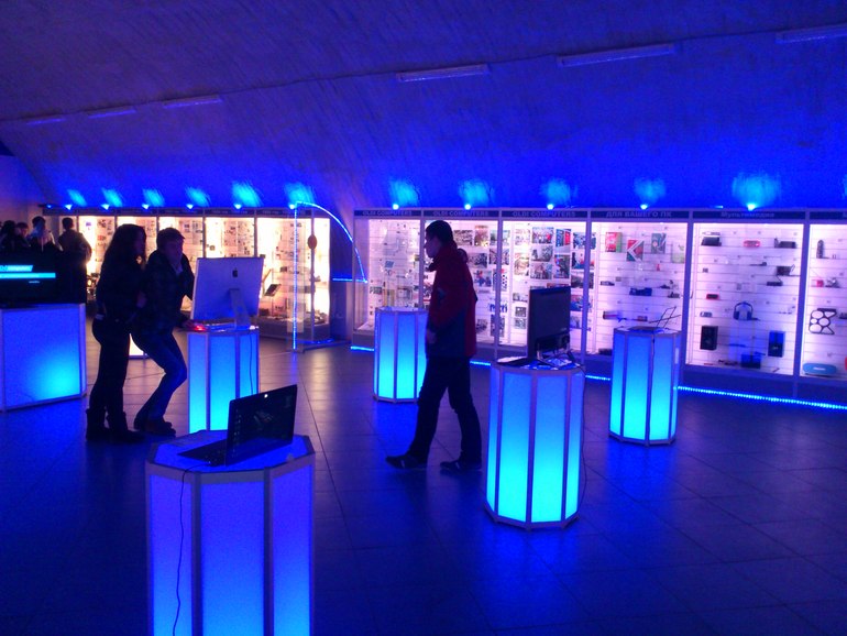 Галерея компьютерной эволюции.