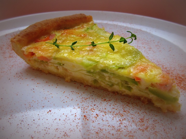 Киш творожный с кабачками и креветками