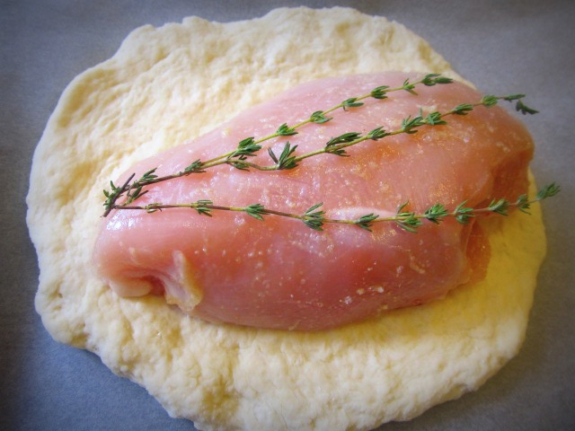 Цыплёнок запечённый в тесте с ароматным тимьяном