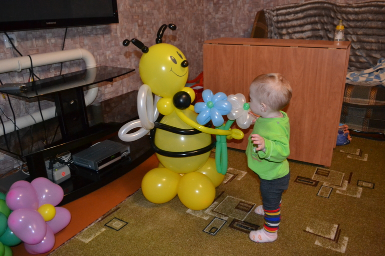 подробнее о нашем празднике АНГЕЛИНЕ 1 ГОДИК)))