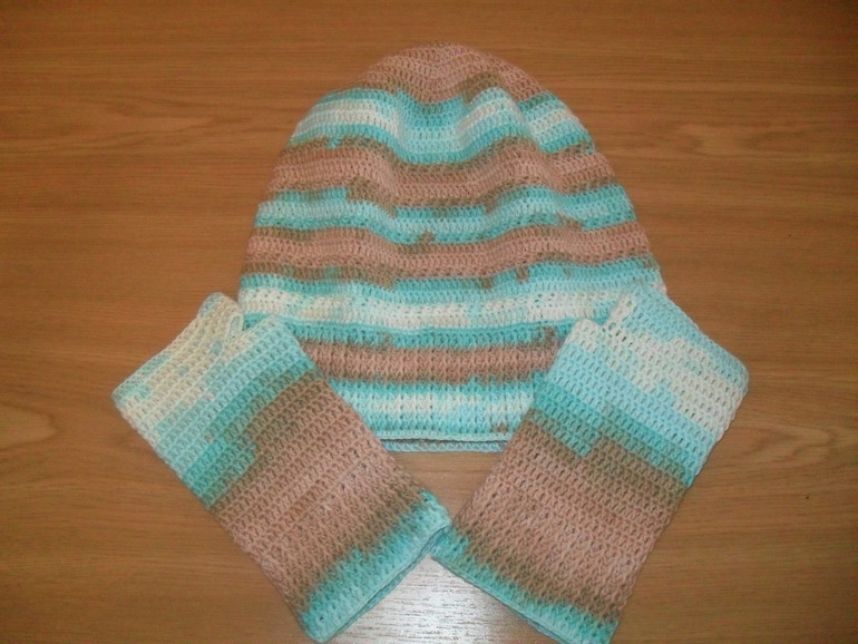 Наша Кошка в сережках!!!!!!!!