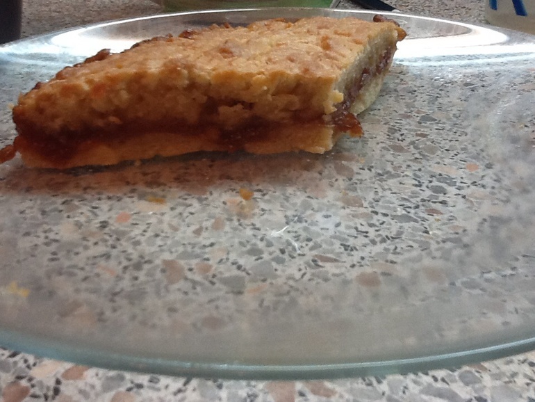 Песочный пирог с яблочным джемом