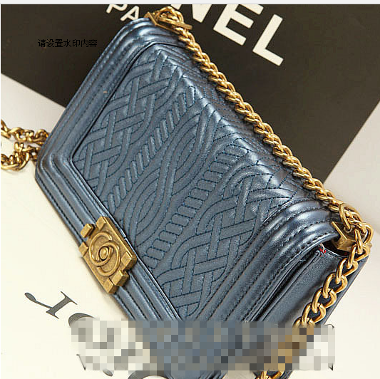 Клатчи и просто маленькие сумочки через плечо!