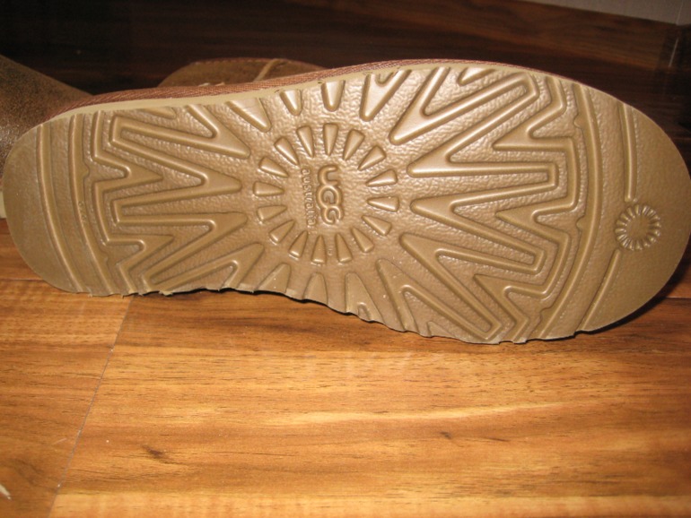 Продам новые угги (UGG).