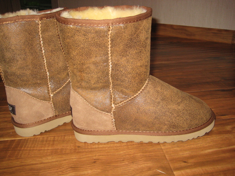 Продам новые угги (UGG).