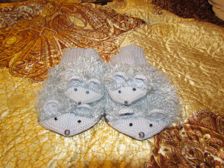 Ёжики. А дочку твердит, что это мышки...