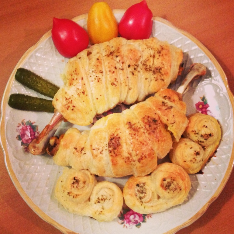 ножки в слоеном тесте