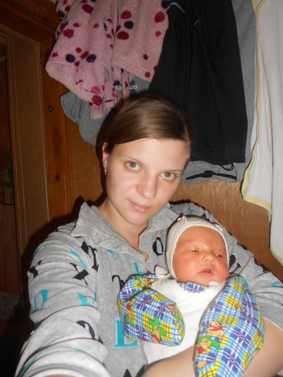 Мои детки! Кирилл 3 года 7 месяцев, и мои погодки Артем год и месяц и Полина 25 дней!